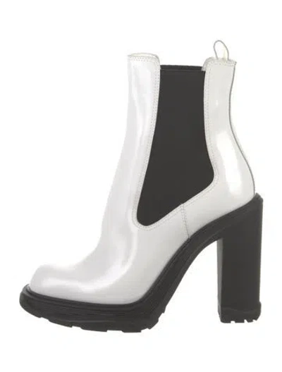 Pre-owned Alexander Mcqueen Patent Leather Colorblock Pattern Chelsea Boots W/ Tags In White