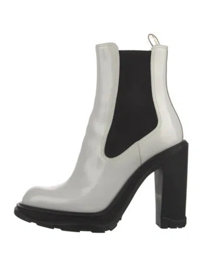 Pre-owned Alexander Mcqueen Patent Leather Colorblock Pattern Chelsea Boots In White