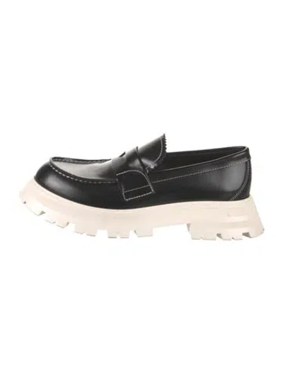Pre-owned Alexander Mcqueen Patent Leather Loafers In Black