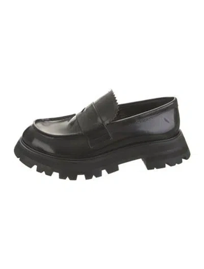 Pre-owned Alexander Mcqueen Patent Leather Loafers In Black