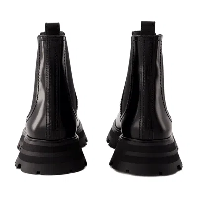 Alexander Mcqueen Polished Leather Chelsea Boot In Black