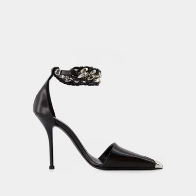 Alexander Mcqueen Chain-embellished Leather Pumps In Black