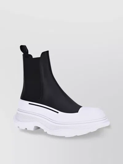 Alexander Mcqueen Round Toe Chelsea Ankle Boots In Black