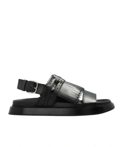 Alexander Mcqueen Round Toe Flat Sandals In Black