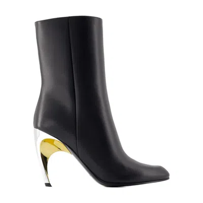 Alexander Mcqueen Seal Ankle Boots In Black