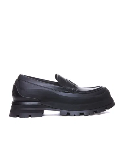 Alexander Mcqueen Seal-logo Leather Loafers In Black