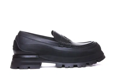 Alexander Mcqueen Seal Logo Loafers In Black