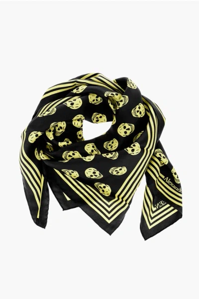 Alexander Mcqueen Silk Two-tone Foulard With All-over Skulls In Green