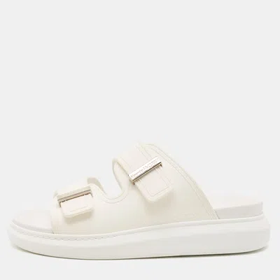 Pre-owned Alexander Mcqueen Size 42 White Rubber Flat Slides