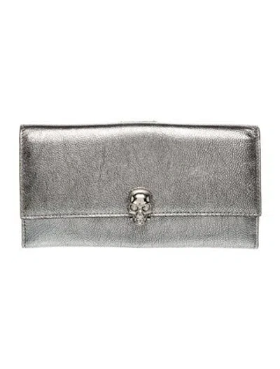 Pre-owned Alexander Mcqueen Skull Clutch In Metallic/silver