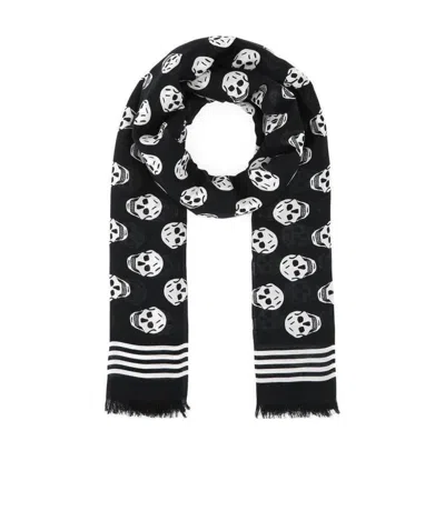 Alexander Mcqueen Skull Print Frayed Scarf In Black