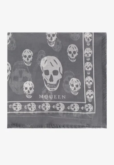 Alexander Mcqueen Skull Print Motif Scarf In Gray