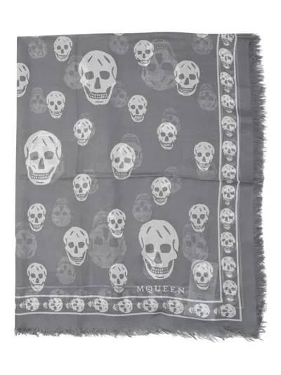 Alexander Mcqueen Skull-print Scarf In Lead/white