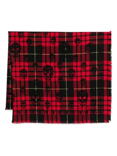 Alexander Mcqueen Tartan Skull Frayed-edge Scarf In Rosso E Nero