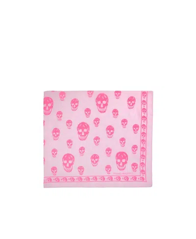 Alexander Mcqueen Skull Printed Finished Edges Scarf In Pink