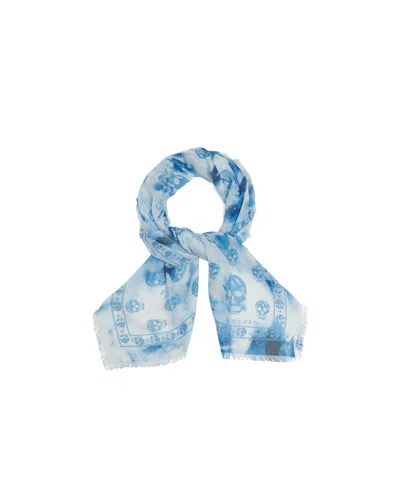 Alexander Mcqueen Skull Printed Frayed-edge Scarf In Blue