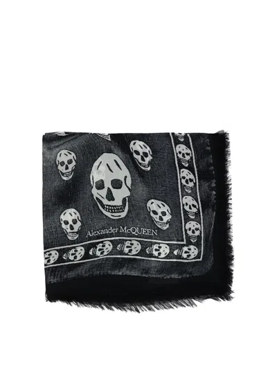 Alexander Mcqueen Skull Trompe L Scarves In Black