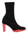 Alexander Mcqueen Slim Tread Ankle Boots In Negro