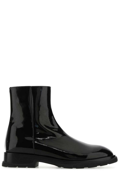 Alexander Mcqueen Slim Tread Patent Boots In Black