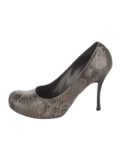 Pre-owned Alexander Mcqueen Snakeskin Animal Print Pumps In Grey