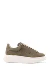 Alexander Mcqueen Sneakers Oversize In Suede Con Logo Inciso Frontale