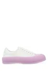 Alexander Mcqueen White Contrasting-sole Sneakers In 9490