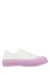 Alexander Mcqueen White Contrasting-sole Sneakers In 9490