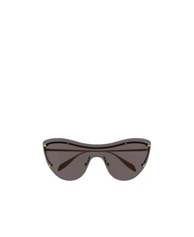 Alexander Mcqueen Spike-stud Detail Cat-eye Mask Sunglasses In Black