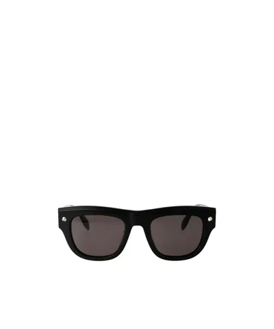 Alexander Mcqueen Spike Stud-detailing D-frame Sunglasses In 001 Black Black Grey