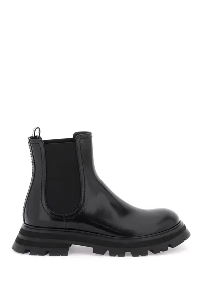 Alexander Mcqueen Stylish And Versatile Shiny Leather Chelsea Boots For Women In Black