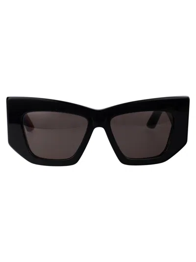 Alexander Mcqueen Sunglasses In Black