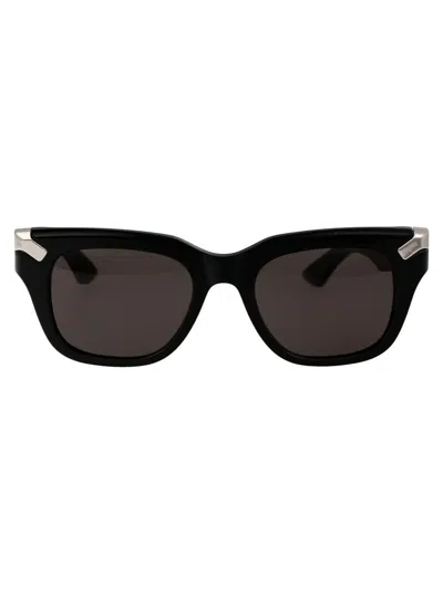 Alexander Mcqueen Sunglasses In Black