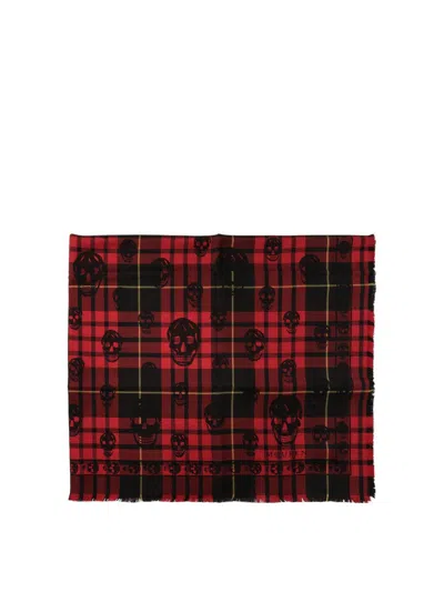 Alexander Mcqueen Tartan Skull Frayed-edge Scarf In Rosso E Nero
