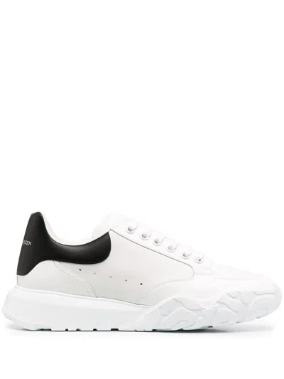 ALEXANDER MCQUEEN TRAINER COURT OVERSIZE SNEAKERS IN WHITE AND BLACK