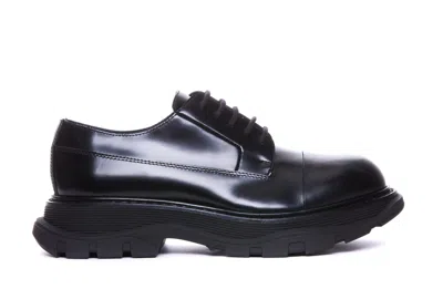 Alexander Mcqueen Tread Laced Up Shoes In Black