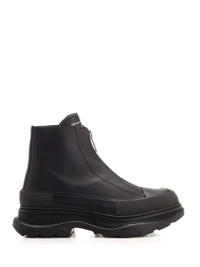 Alexander Mcqueen Tread Slick Ankle Boot In Nero