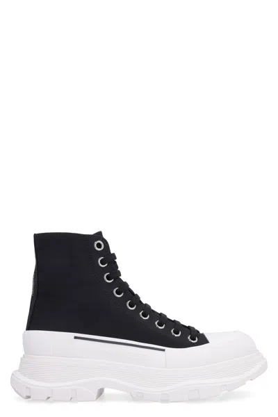 Alexander Mcqueen Tread Slick Chunky Sneakers In Black