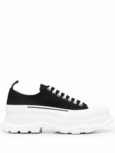 Alexander Mcqueen Tread Slick Low Top Sneakers In Black