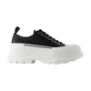 Alexander Mcqueen Tread Slick Lace Up In Black