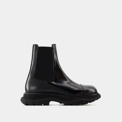 Alexander Mcqueen Treadslick Ankle Boots In Black