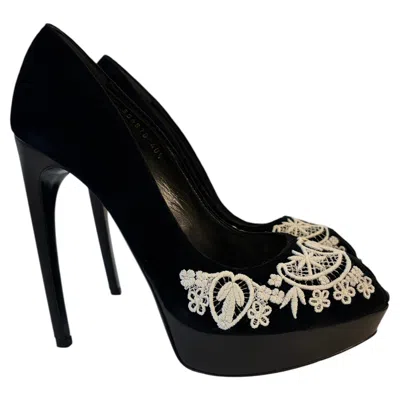 Pre-owned Alexander Mcqueen Unworn 2010s Black Velvet And White Lace High Heel Pump