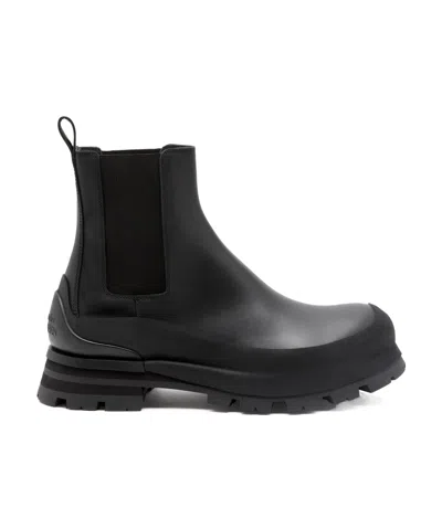 Alexander Mcqueen Wander Round-toe Chelsea Boots In Black