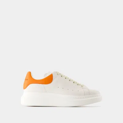 ALEXANDER MCQUEEN ALEXANDER MCQUEEN WHITE LEATHER SNEAKERS WITH ORANGE LEATHER HEEL