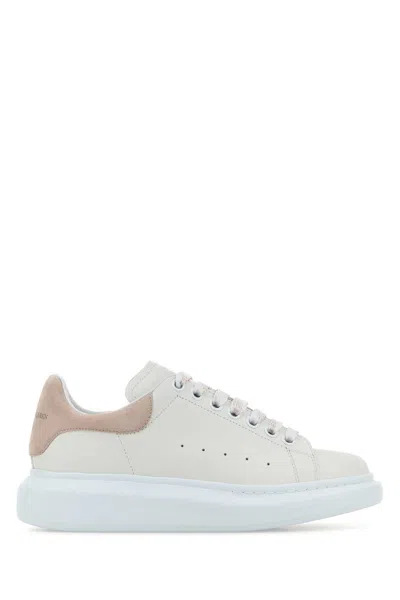 ALEXANDER MCQUEEN ALEXANDER MCQUEEN WHITE LEATHER SNEAKERS WITH POWDER PINK SUEDE HEEL