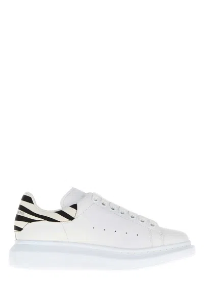 ALEXANDER MCQUEEN WHITE LEATHER SNEAKERS WITH PRINTED SUEDE HEEL