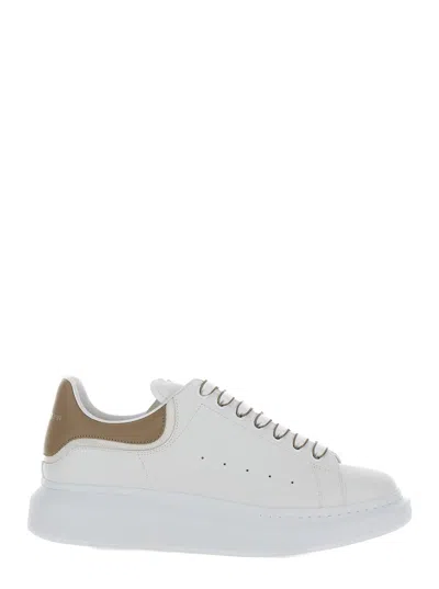 ALEXANDER MCQUEEN WHITE LOW-TOP SNEAKERS WITH CHUNKY SOLE AND CONTRASTING HEEL TAB IN LEATHER MAN