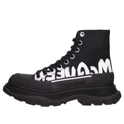 Alexander Mcqueen (wmns)  Tread Slick Graffiti Logo Boots 'black White'