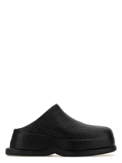 Alexander Mcqueen Women's Leather Wave Slippers Sandal In Black