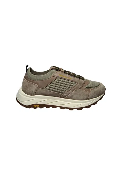 Alexander Smith Bkm_7891_tau  Man Grey In Black