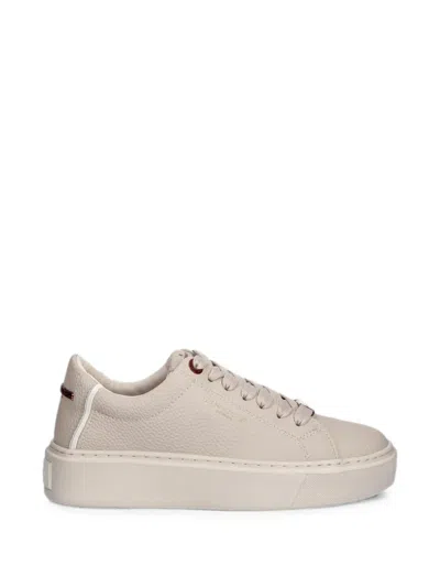 Alexander Smith London Grained Leather Platform Sneakers In Neutral